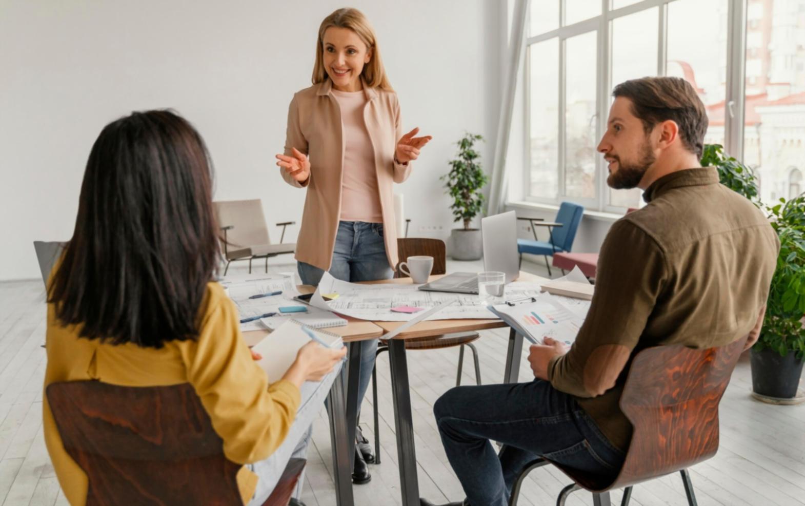 Studierende analysieren Finanzberichte gemeinsam