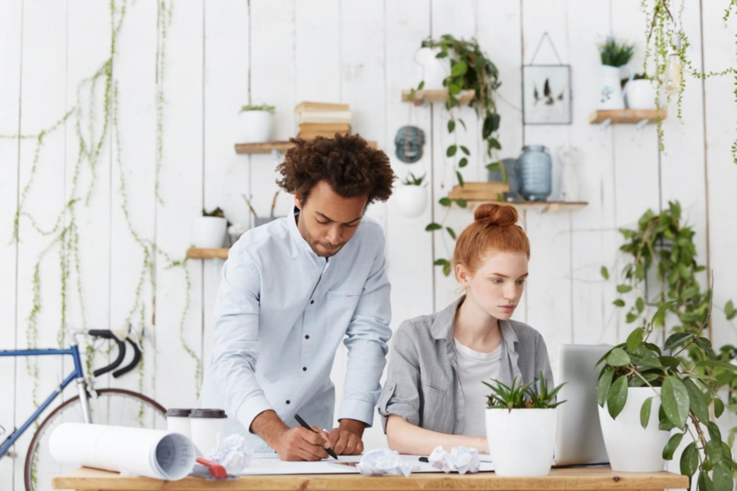 Detailierte Finanzanalyse mit Grafiken und Berechnungen